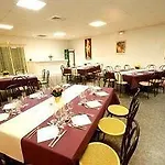 فندق Club