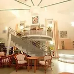 Club فندق مييو